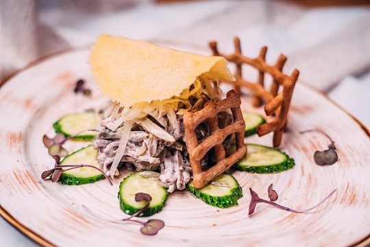 “Русский Дворик” (Мясо “по-русски”)